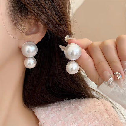 Beautiful Pearl Earring with Unique Style