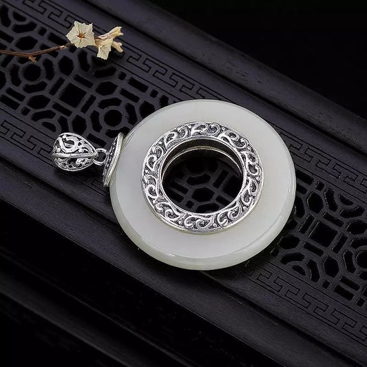 Charming Silver Pendant for Any Occasion