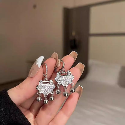 Charming Earring for Any Occasion