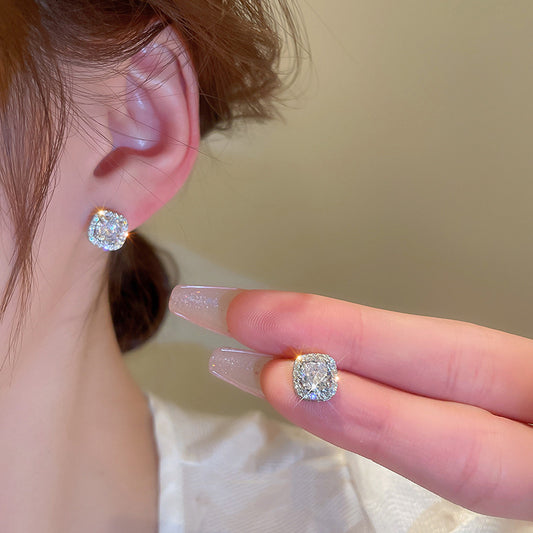 Stunning Pearl Earring for Daily Wear