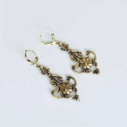 Charming Earring for Any Occasion