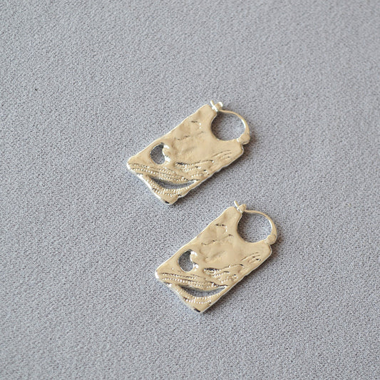 Romantic Gold Earring for Special Moments