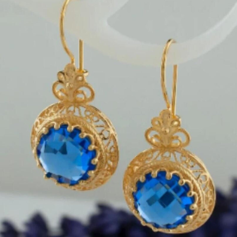 Beautiful Gold Earring with Unique Style