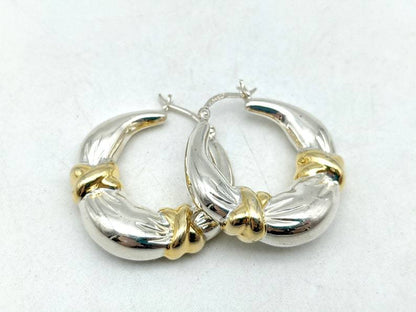 Beautiful Gold Earring with Unique Style