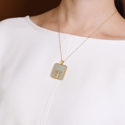 Classic Gold Pendant with Timeless Appeal