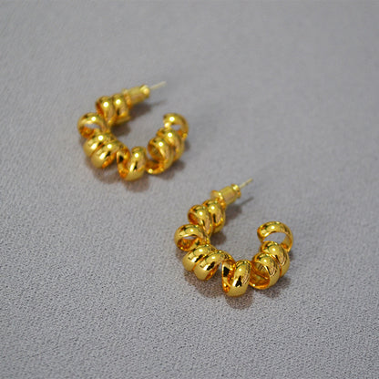 Classic Gold Earring with Timeless Appeal