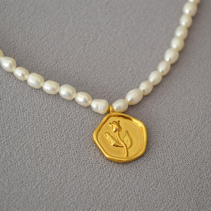 Beautiful Gold Necklace with Unique Style