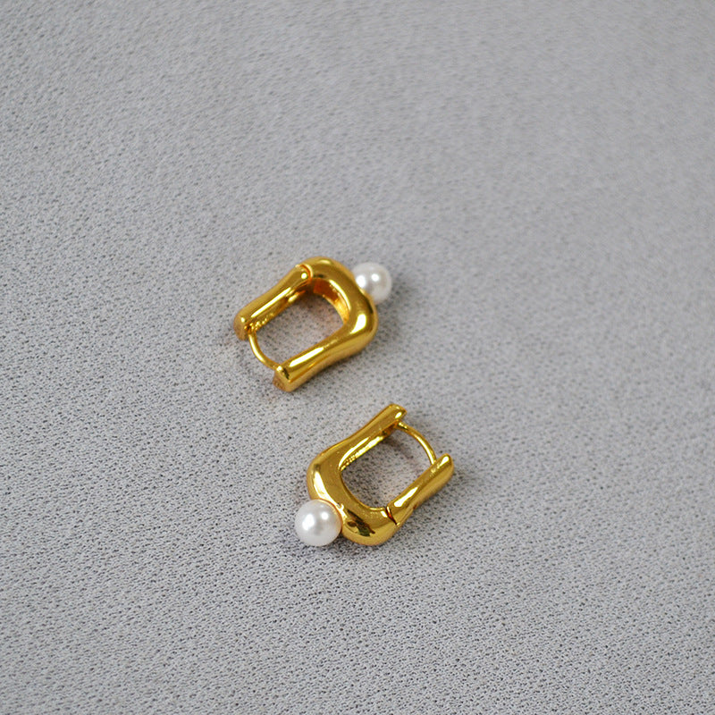 Charming Pearl Earring for Any Occasion