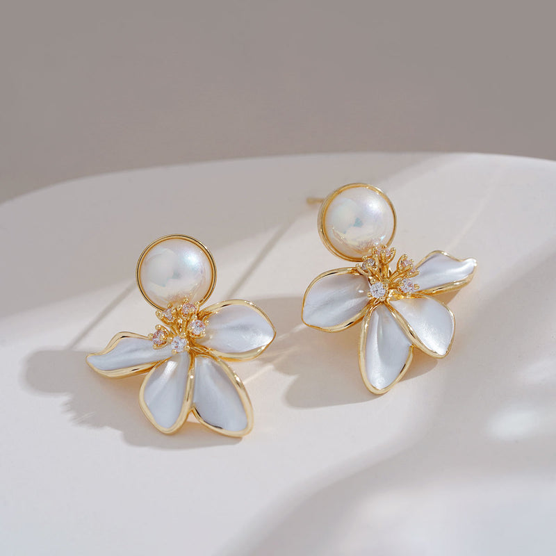 Charming Pearl Earring for Any Occasion