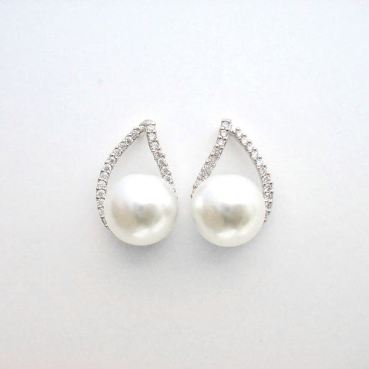 Beautiful Pearl Earring with Unique Style