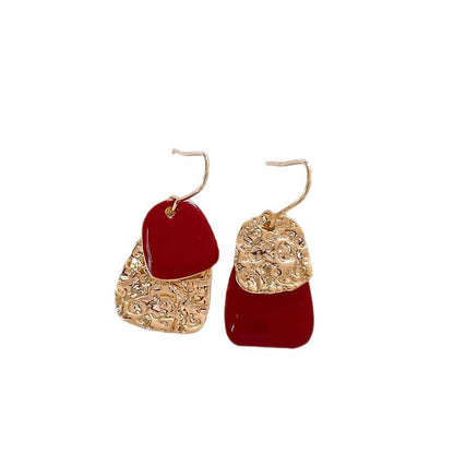Romantic Gold Earring for Special Moments