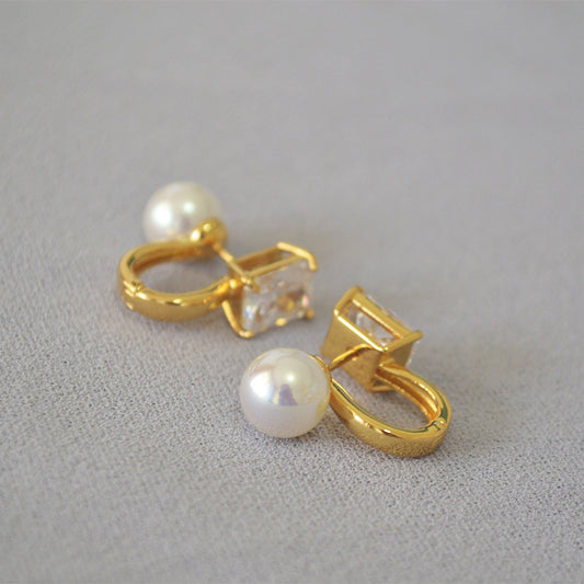 Charming Gold Earring for Any Occasion