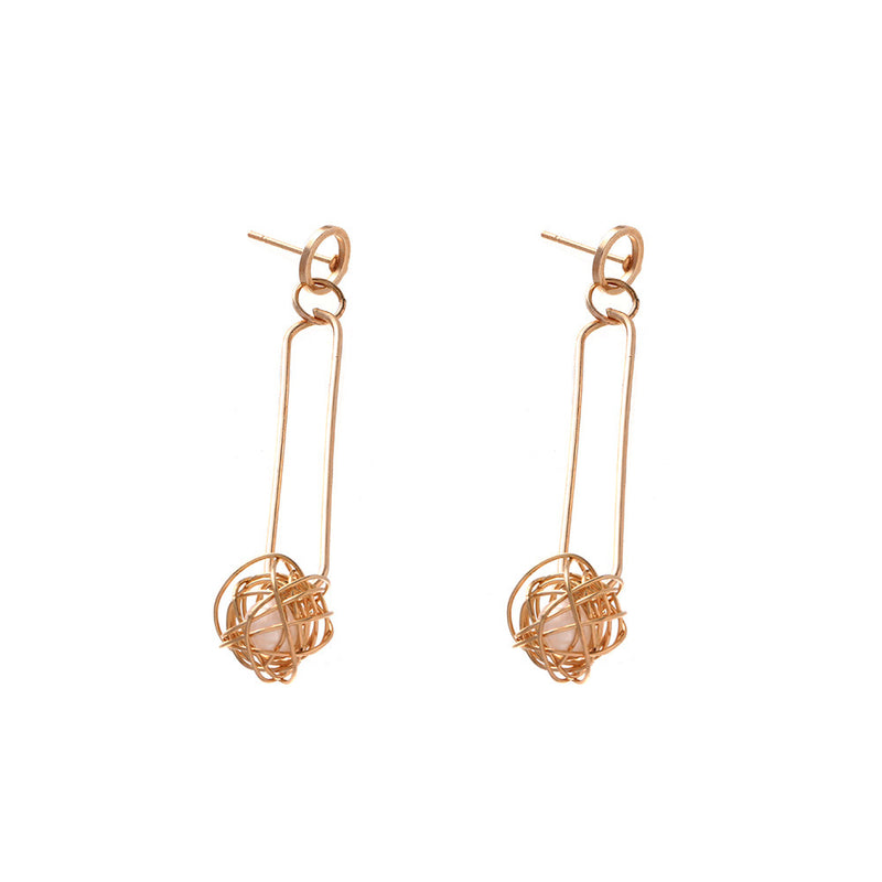 Classic Pearl Earring with Timeless Appeal