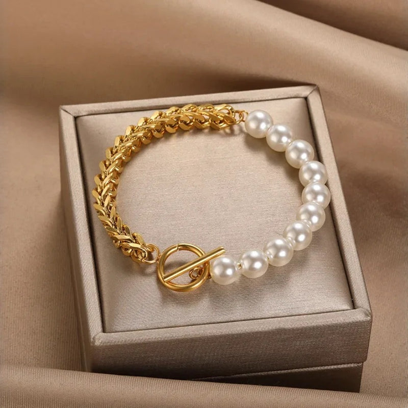Beautiful Pearl Bracelet with Unique Style