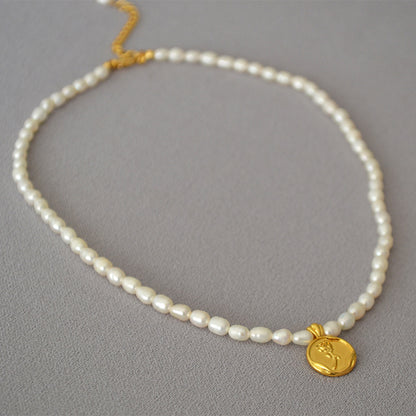 Beautiful Gold Necklace with Unique Style