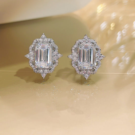Charming Earring for Any Occasion