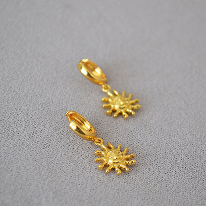 Classic Gold Earring with Timeless Appeal