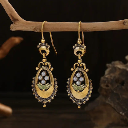 Classic Pearl Earring with Timeless Appeal