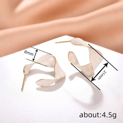 Charming Earring for Any Occasion