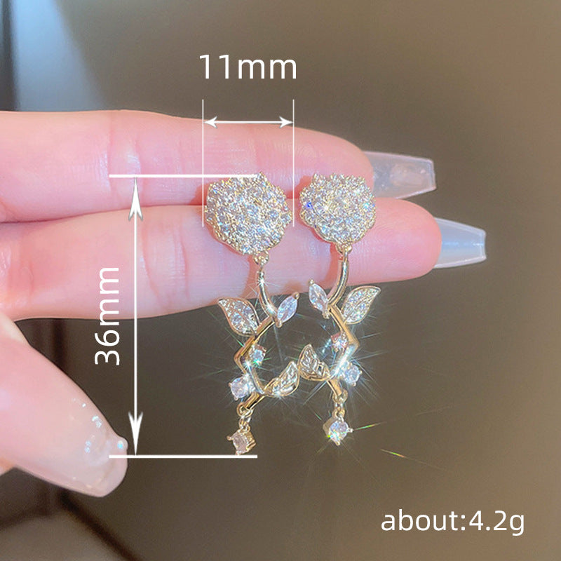 Charming Earring for Any Occasion