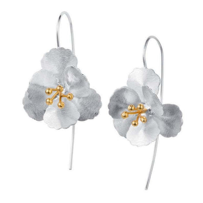 Beautiful Gold Earring with Unique Style