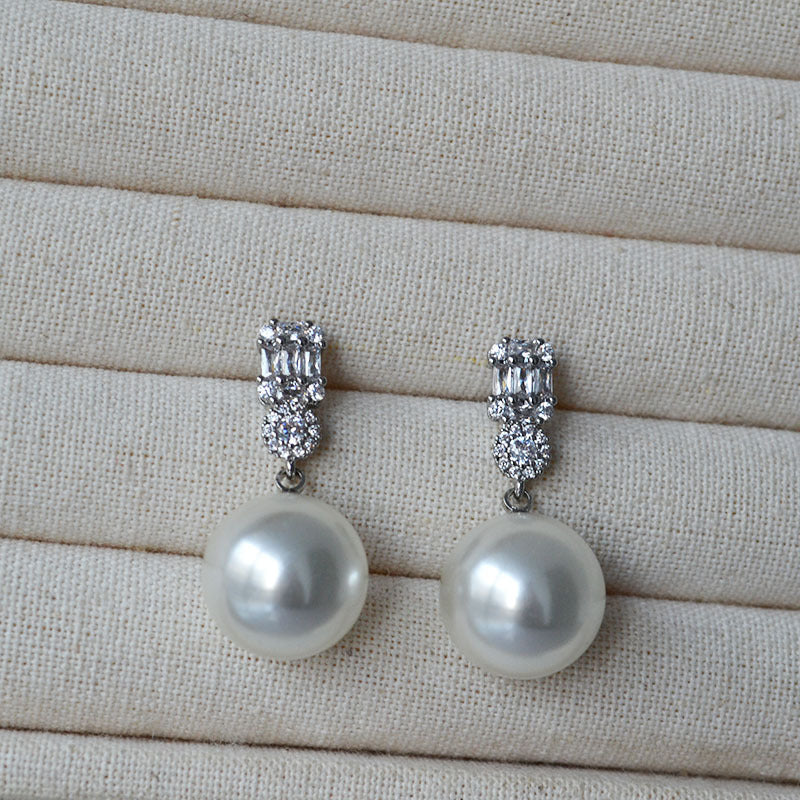 Beautiful Silver Earring with Unique Style