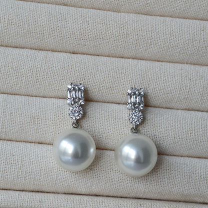 Beautiful Silver Earring with Unique Style