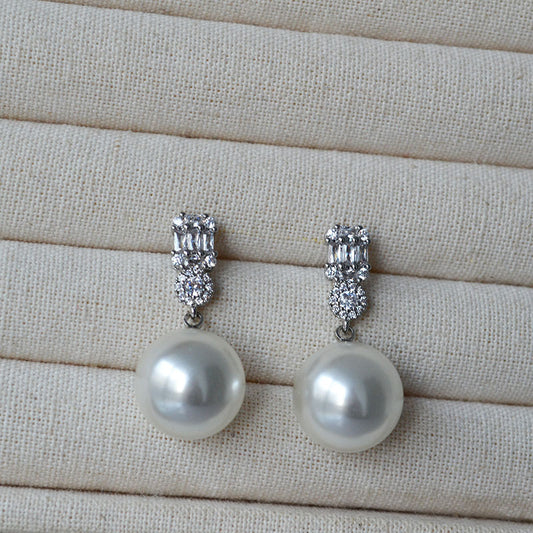 Beautiful Silver Earring with Unique Style