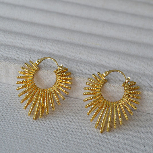 Charming Gold Earring for Any Occasion
