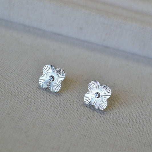 Romantic Gold Earring for Special Moments