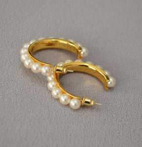 Charming Gold Earring for Any Occasion