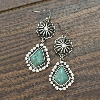 Charming Silver Earring for Any Occasion