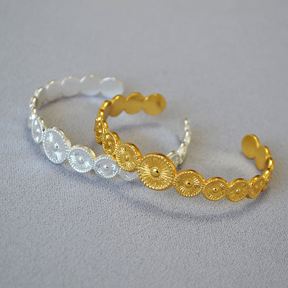 Classic Gold Bracelet with Timeless Appeal