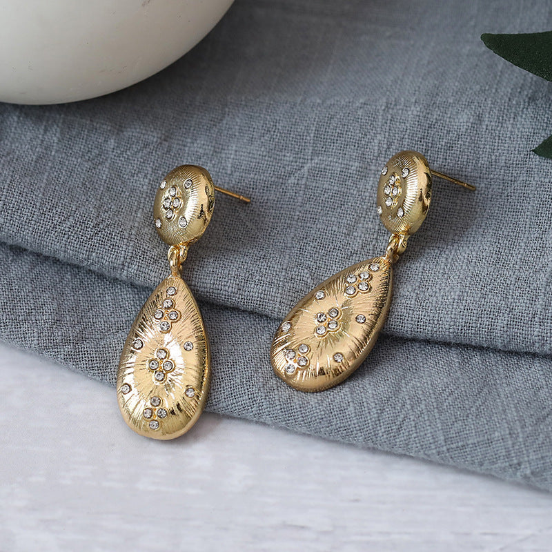 Elegant Gold Earring for Every Occasion