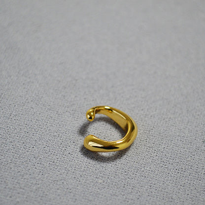 Classic Gold Earring with Timeless Appeal