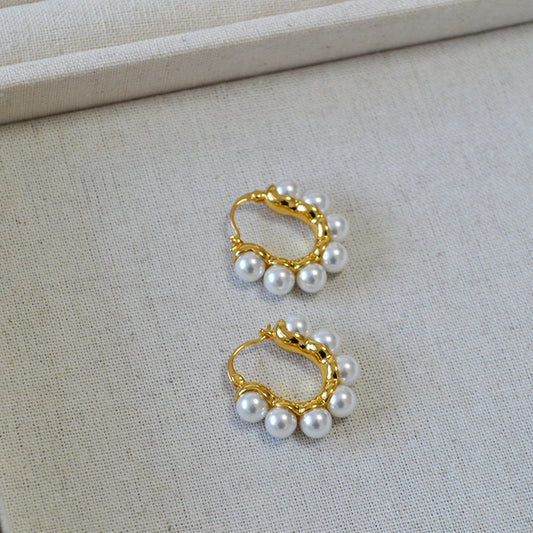 Classic Pearl Earring with Timeless Appeal
