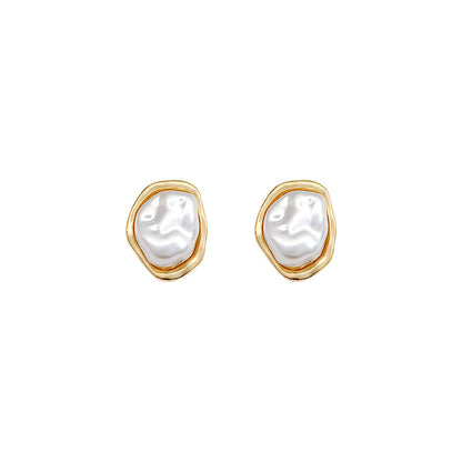 Classic Pearl Earring with Timeless Appeal