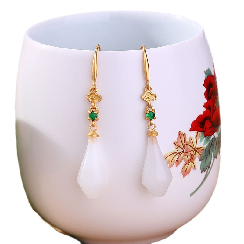 Charming Gold Earring for Any Occasion