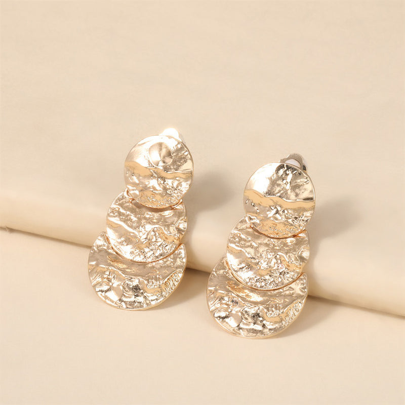 Charming Gold Earring for Any Occasion