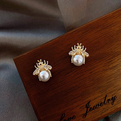 Classic Pearl Earring with Timeless Appeal