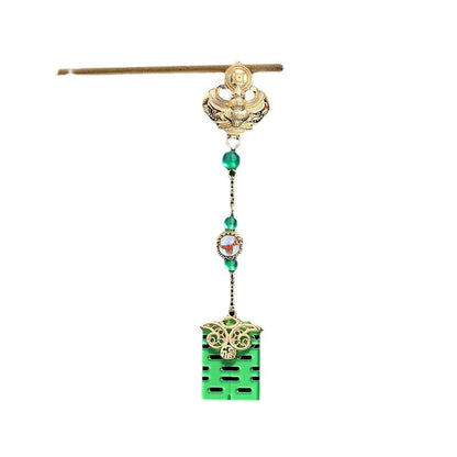 Classic Silver Pendant with Timeless Appeal