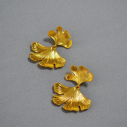 Elegant Gold Earring for Every Occasion