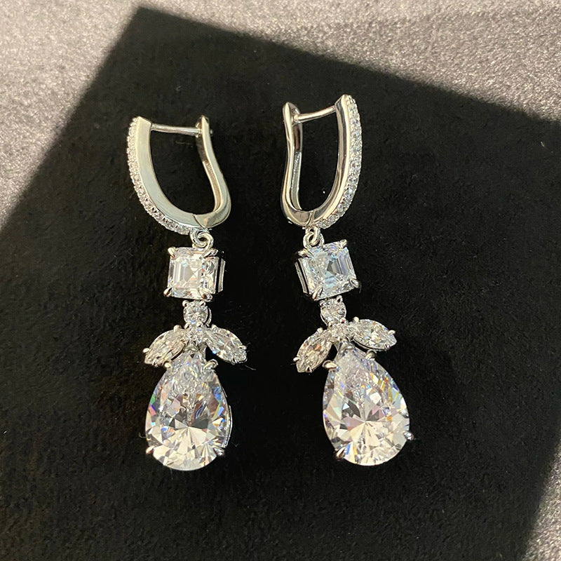 Charming Earring for Any Occasion