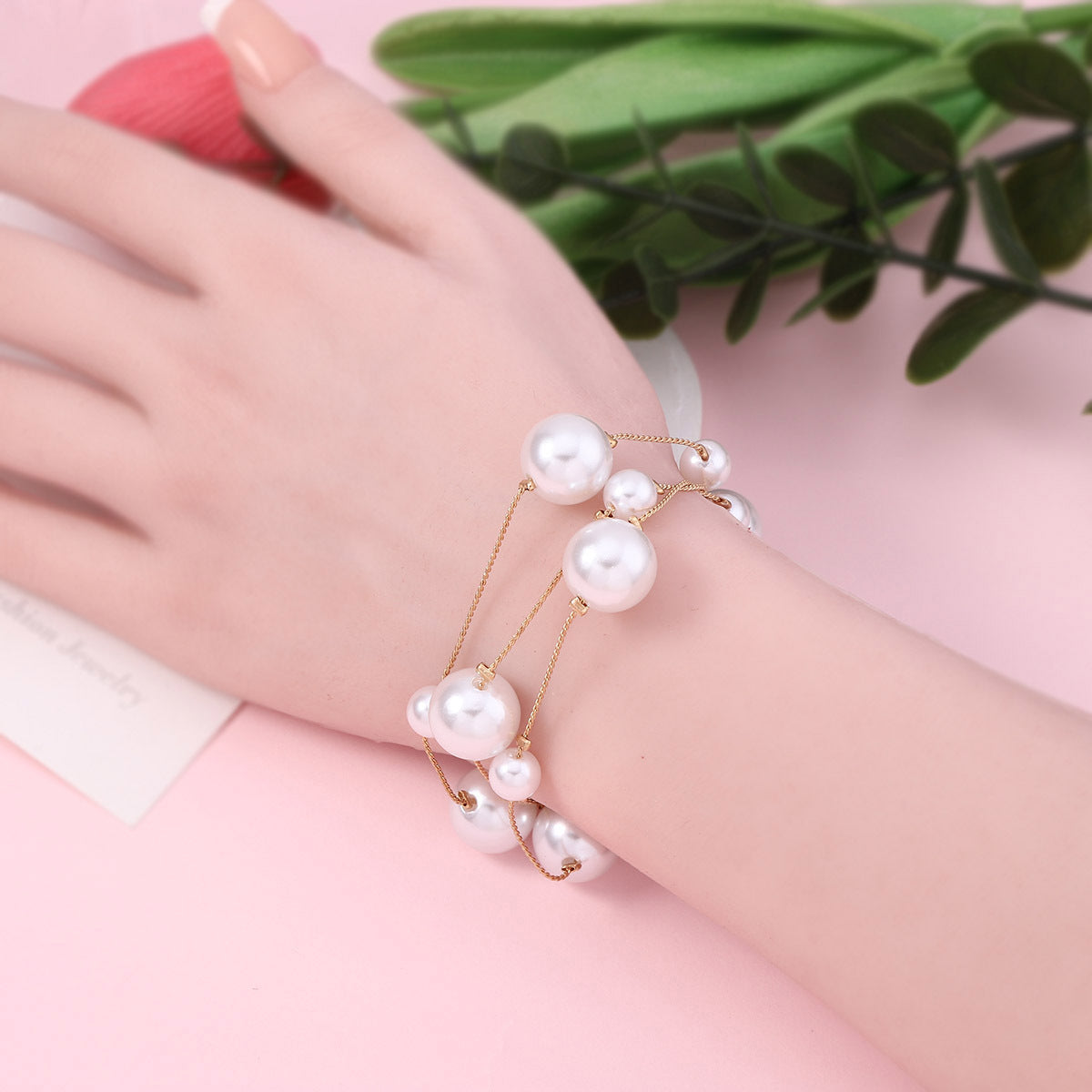 Beautiful Pearl Bracelet with Unique Style