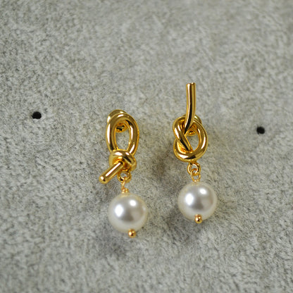 Romantic Gold Earring for Special Moments