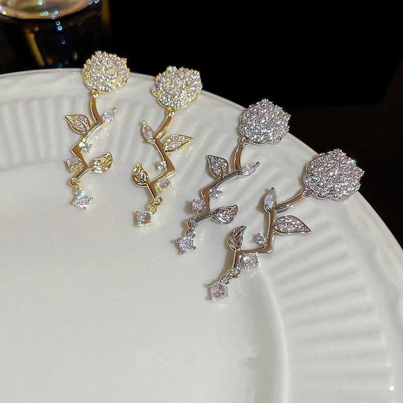 Charming Earring for Any Occasion