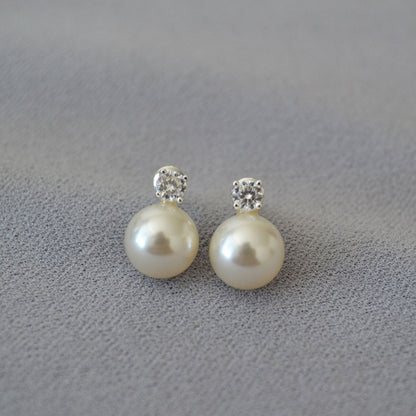 Romantic Silver Earring for Special Moments