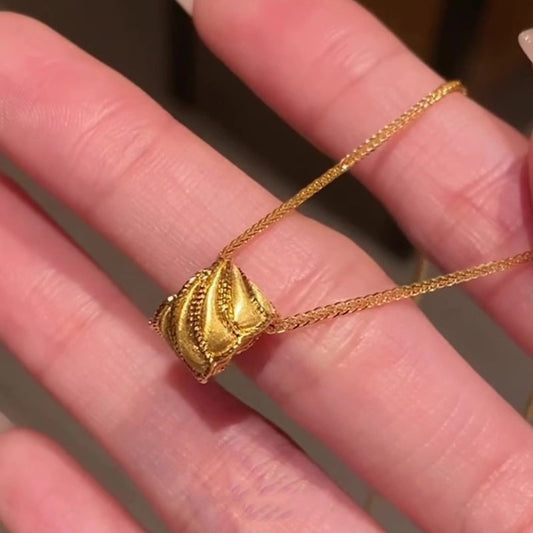 Charming Piece for Any Occasion