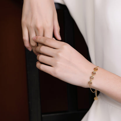 Classic Gold Bracelet with Timeless Appeal