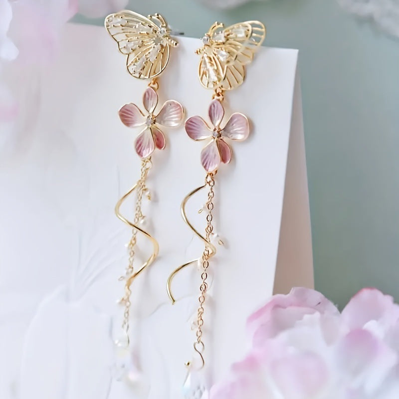 Classic Gold Earring with Timeless Appeal